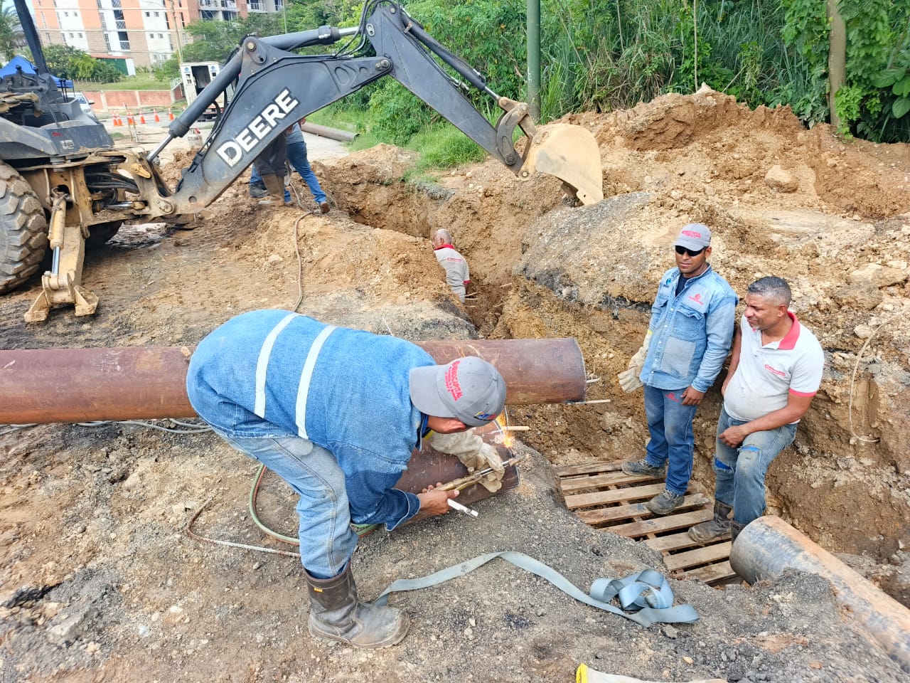 Gobierno Bolivariano sustituye 200 metros de tubería para agua potable en El Hatillo